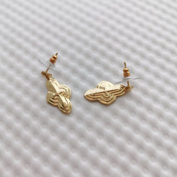 Kendra Scott Jewelry - Kendra Scott Gold Abbie Metal Drop Earrings NEW